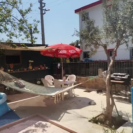 Giris Kati Bueyuek Bahceli 1+1 Ev Apartment Kızilbahçe